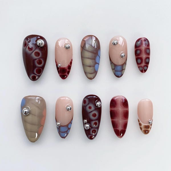 Unhas de pressão marrons sonhadoras, unhas longas amendoadas/unhas góticas/unhas cromadas 3D/unhas Y2K/unhas Gyaru/unhas francesinhas/unhas marrons/unhas de Natal