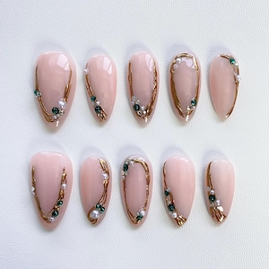 Minimalist Gold Press on nails short nails/Fall nails/3D Chrome nails/Birthday Nails/Daily Nails/Emerald Rhinestone nails/french tip nails