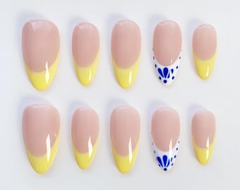 Uñas con punta francesa amarilla/Uñas azules/Uñas elegantes en azul Delft/Uñas minimalistas/Uñas para el día a día/Uñas sencillas/Uñas de cumpleaños/Uñas para fiestas