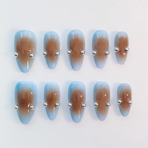 Blaue Aura Drücken Sie auf Nägel lange Mandelnägel / Braune Nägel / Herbstnägel / Aura-Nägel / Silbernägel / Y2k-Nägel / Blaue Nägel / Kundenspezifische Nägel / Tägliche Nägel