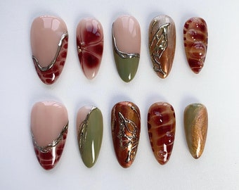 Uñas postizas Amber Fall, uñas cortas, uñas otoñales, uñas mariposa, uñas cromadas 3D, uñas de cumpleaños, uñas marrones, uñas ámbar, uñas doradas metalizadas.