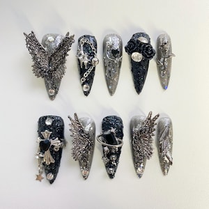 Ongles noirs gothiques à presser/clous argentés métalliques/clous chromés 3D/clous ailes croisées/ongles d&#39;Halloween/clous d&#39;anniversaire/ongles gothiques/ongles de Gyaru