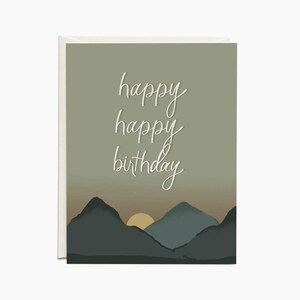 Cartão de feliz aniversário com montanhas, cartão de aniversário com natureza, papelaria para comemoração de aniversário, papelaria inspirada em atividades ao ar livre