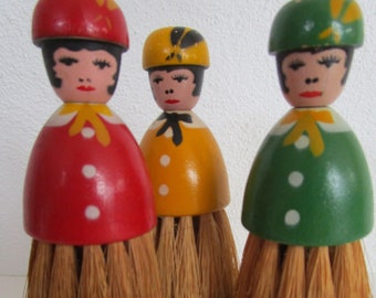 3 Sisters Hat Lint Valet Clothes Brush Wooden Painted Natural Straw Millinery Decor