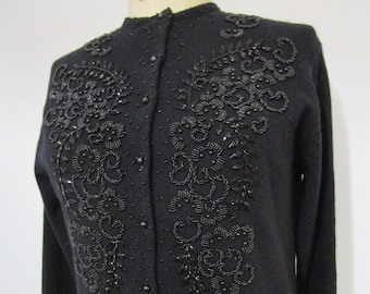 Pull cardigan perlé Hong Kong Années 60, laine d'agneau noir verre