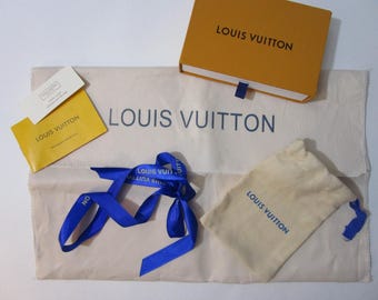 Estuche de regalo pequeño Louis Vuitton vacío con cajón para guardar joyas y cinta