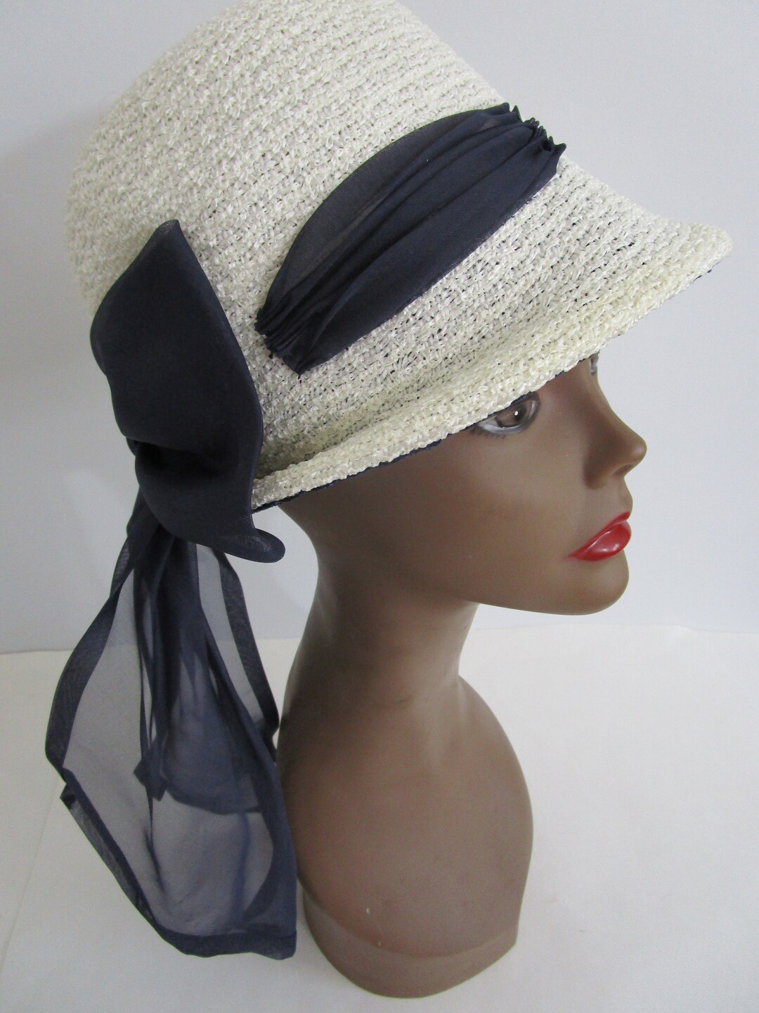 Mod 1960s Coralie White Textured Faux Straw Dome Hat Navy  display picture 2