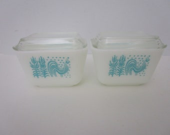 2 Pyrex Butterprint Amish Rooster 501 Fridgies Ribbed Lids Turq White USA Vintage