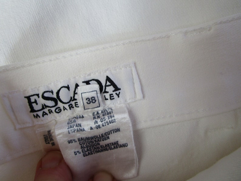 8 Crop Capri Stretch White Jeans Pant Gold Logo Studs Escada IT sz 38