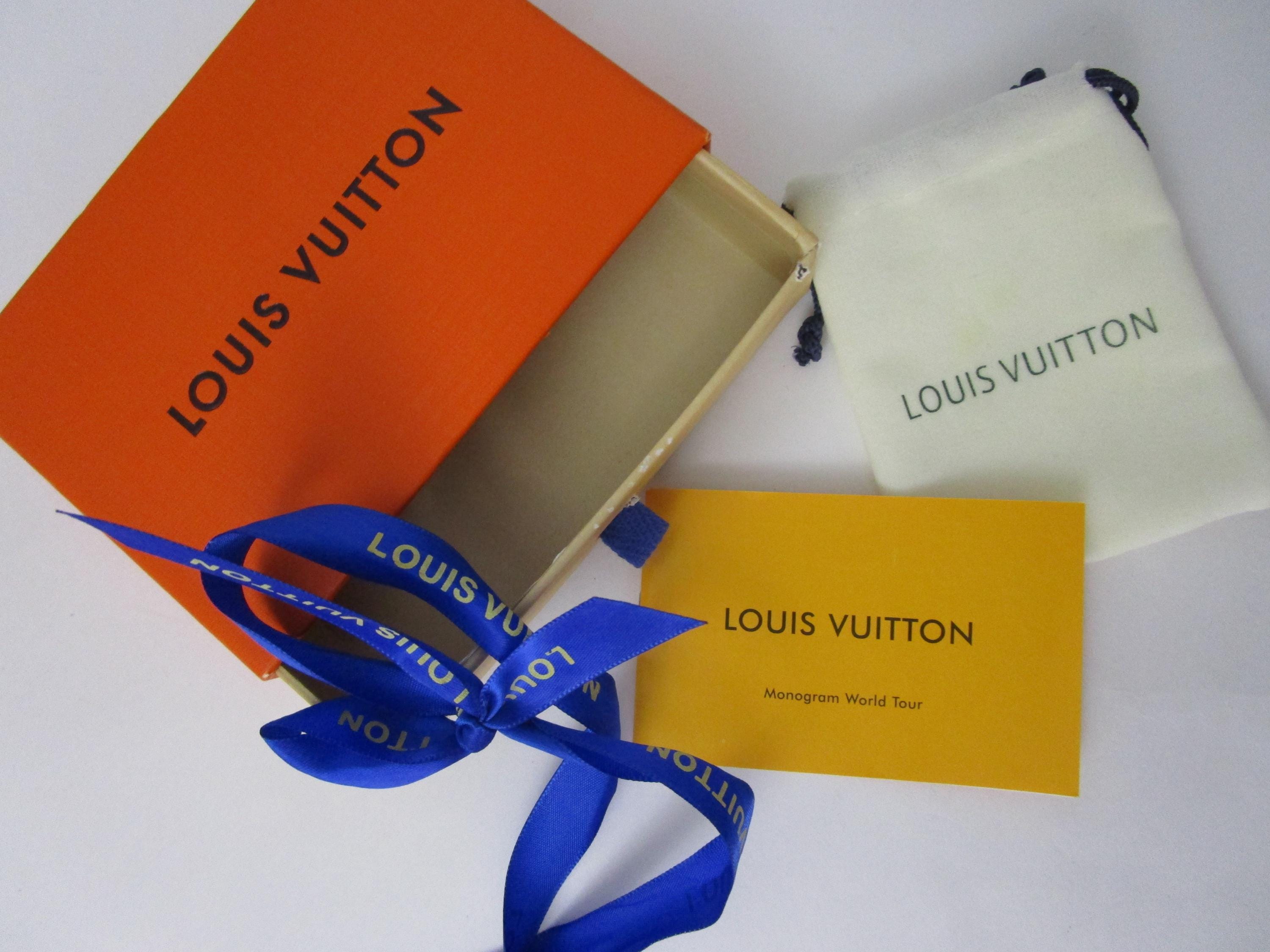 Louis Vuitton エピレザー リング式ファイル Louis Vuitton エピレザー リング式ファイル