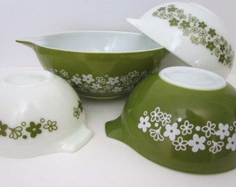 Pyrex Spring Blossom Crazy Daisy 441-442-443-444 Cinderella Mixing Bowl Set 1970s Green White