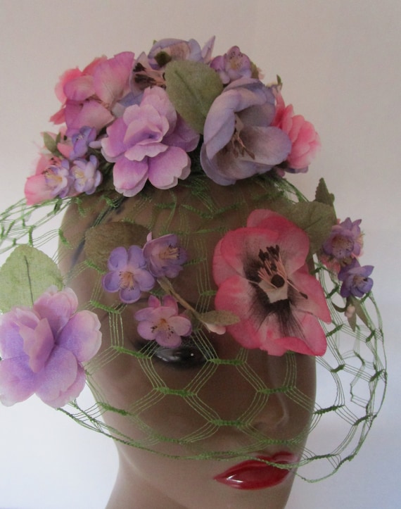 Tiny Veiled Pillbox Hat 1950s Silk Flowers Green T