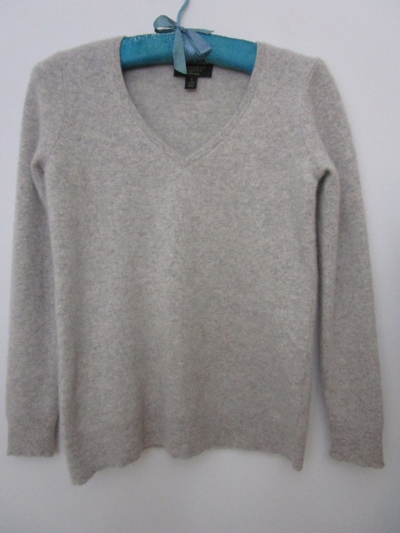 S Macys CASHMERE Pullover Knit Sweater V Neck Hea… - image 2