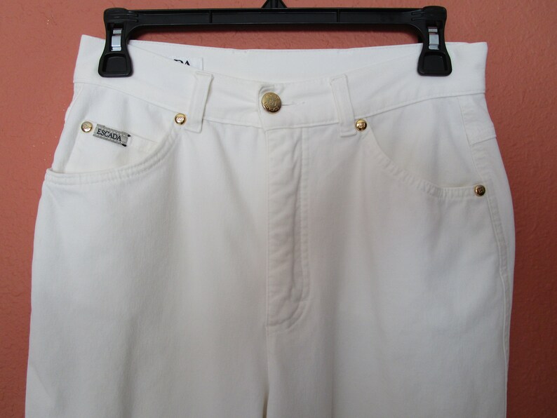 8 Crop Capri Stretch White Jeans Pant Gold Logo Studs Escada IT sz 38