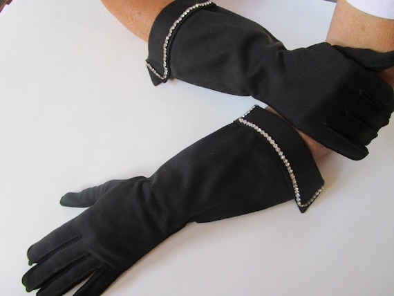 Lilly Dache Gauntlet Gloves Handstitched Black Cot