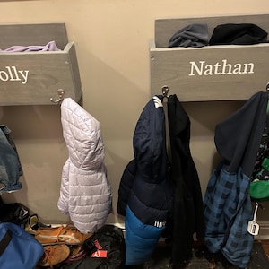 Patère peinte pour enfants, lot de rangements pour porte d'entrée pour enfants, rentrée des classes, porte-manteau pour sac à dos, décoration de ferme faite main, décoration de chambre d'enfants