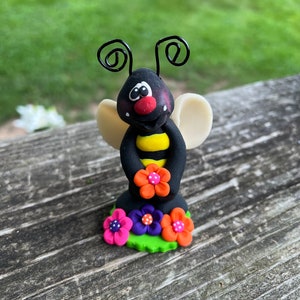 Flower Bumblebee Polymer Clay Figurine Tiered Tray Decor for Bee Collectors/Lovers Summer Garden Bee Home Decoration