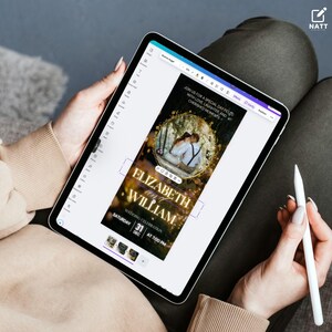 Op de afbeelding: Een huwelijksuitnodiging met een gouden en zwart ontwerp. De uitnodiging bevat een foto van een stel in een bosrijke omgeving. De tekst op de uitnodiging luidt "Elizabeth en William Huwelijksviering Zaterdag 31 december om 19:00 uur".