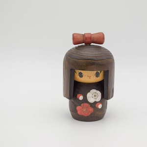 Vintage Kokeshi doll, Sosaku Kokeshi doll, Vintage wooden Japanese doll, vintage Sosaku Kokeshi with floral kimono and a big bow