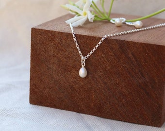 Simple Pearl Necklace / Beautifully dainty silver necklace / Bridal jewellery /Bridesmaids Necklaces