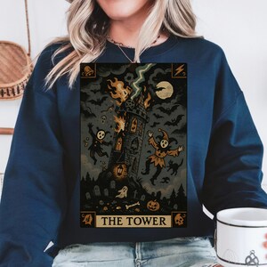 Der Turm Tarot Sweatshirt, Halloween Tarot Sweatshirt, Witchy Fall T-Shirt, Halloween Party T-Shirt, Retro Goth T-Shirt, Boho Halloween Sweatshirt