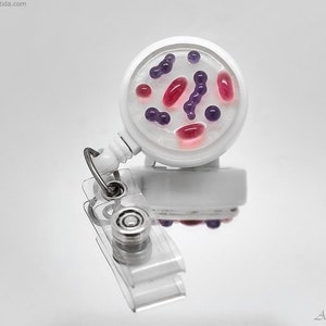 グラム染色バッジリール 微生物学用 引き込み式 ID 生物学 医学 ギフト 看護師 研究員 医師 研究科学者へのユニークなギフト