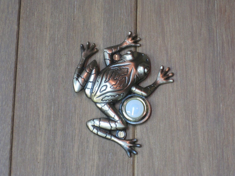 Frog Doorbell in Bronze image 1