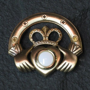 Timbre Claddagh irlandés de bronce hecho a mano