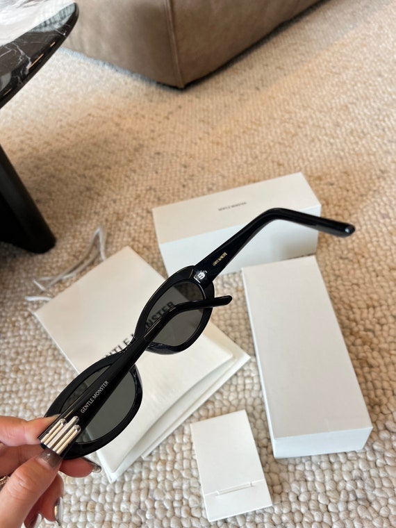 Gentle Monster Black Narrow Sunglasses Y2K Chic Statement Her 01 Small | Gentle Monster US Official Site main image 4