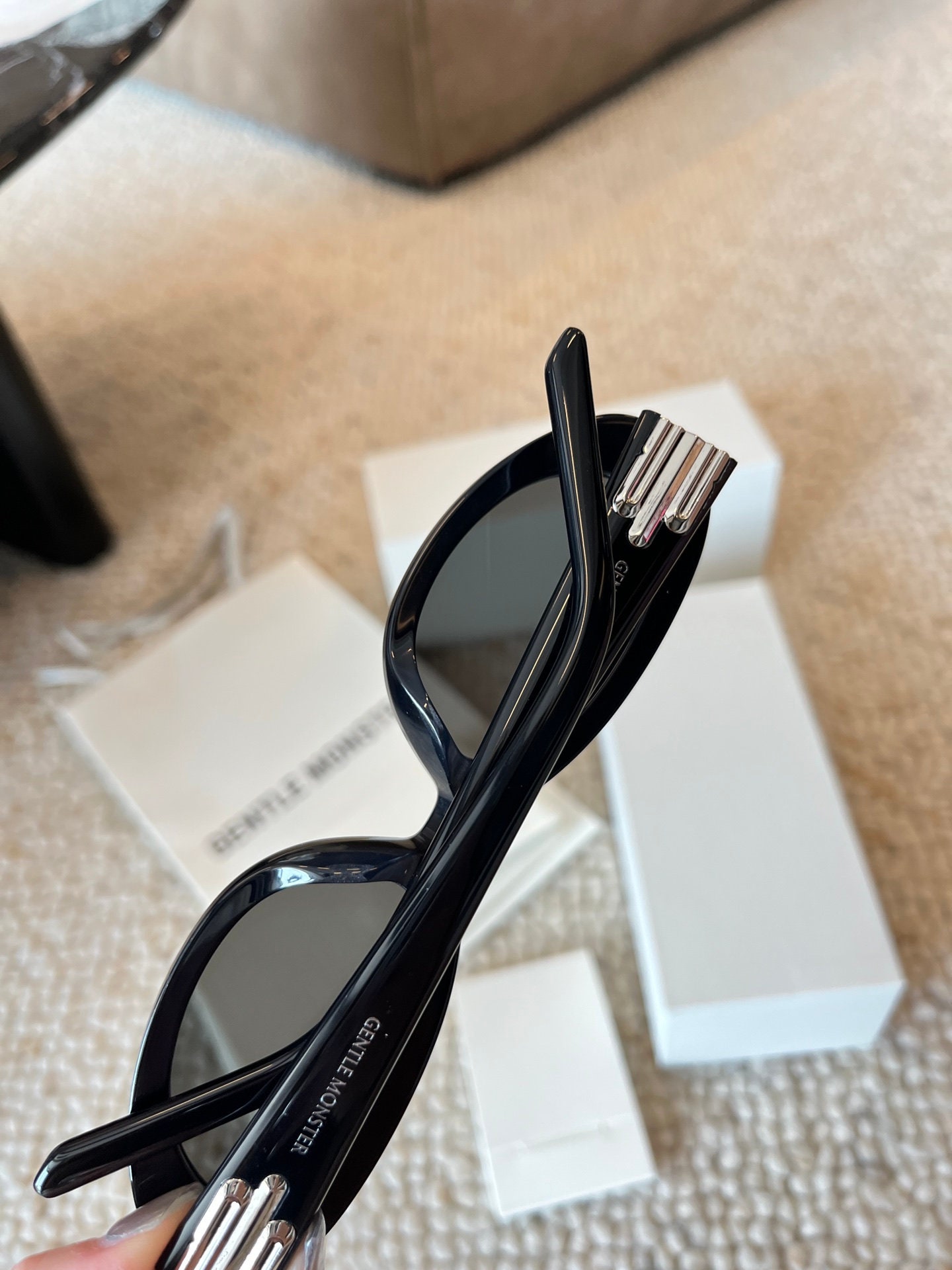 Gentle Monster Sunglasses Lovepunch‎ Black Cat Eye Col. 2 Korea Y2K Modern Chic Kunst 01 | Gentle Monster KR Official Site main image 2
