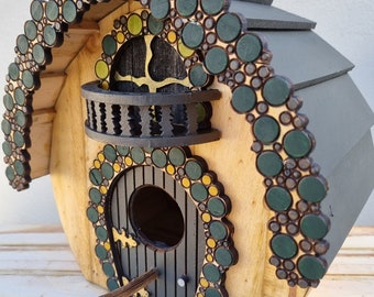 Birdhouse nesting box & garden decor