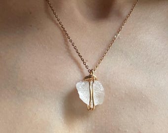 Collier à pendentif calcite brute, cristal optique avec chaîne en or, espar d'Islande de Californie