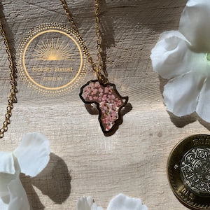 Collier contour Afrique Floral | Carte Continent Africain | GOLDEN SUNSET | Rose Style Full (Acier inoxydable) - African Charm Flower