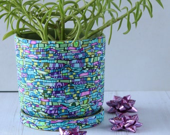 Vaso interno azul-petróleo, verde e roxo com pires e placa de drenagem