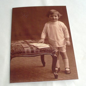 Ständigen Toddler Boy Grüße Blankokarten mit Vintage Bild Auswahl Rahmenfarbe