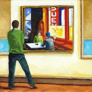 Puede incluir: Una pintura que representa una escena de café con cuatro personas sentadas en una mesa. La pintura está enmarcada en un marco dorado y está colgada en una pared blanca. Una persona está de pie frente a la pintura, mirándola.