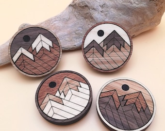 Set di 4 magneti con intarsio in legno di montagne rustiche - Magneti per frigorifero in legno divertenti e unici - Regalo per gli amanti della natura - Regalo delle Montagne Rocciose