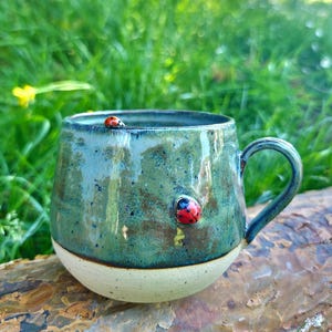 Mug en céramique coccinelle, tasse à café artisanale en poterie, cadeau pour les amoureux de la nature, mug à thé en grès