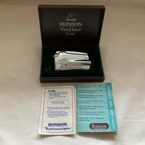Old Vintage 1960’s Ronson Varaflame Chrome Gas Pocket Lighter Cased