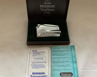 Old Vintage 1960’s Ronson Varaflame Chrome Gas Pocket Lighter Cased