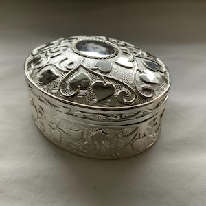 Vintage 1980’s Silver Tone Metal Oval Shaped Trinket Box