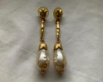 Vintage Women’s Gold Large Pearl Drop Earrings