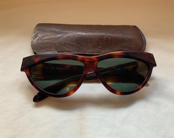 Vintage Ray-Ban B&L Onyx WO 805 Cat Eye Tortoiseshell Women’s Sunglasses