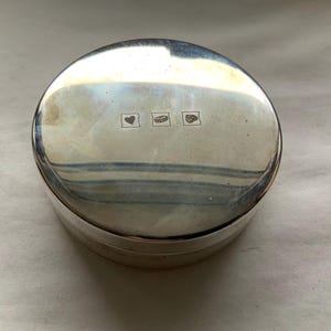 Vintage 1980’s Silver Plated Metal Circular Shaped Trinket Box