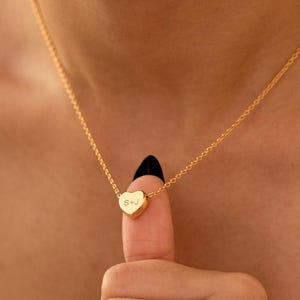 Collar con inicial grabada en forma de corazón, dije con nombre en forma de corazón en 3D, collar con letra personalizada, collar con inicial para mamá, regalo para dama de honor.