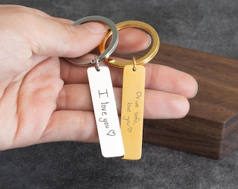 Schlüsselanhänger mit individueller Handschrift, gravierte Schlüsselanhänger mit Handschrift, Erinnerungsgeschenke für Papa und Mama, personalisierte Geschenke, Familienschmuck