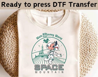 Transfert DTF Disney Mickey Space Mountain, amis Mickey Disney DTF, DTF astronautes de l'espace Disney, chemise Space Mountain Disney, chemise Mickey