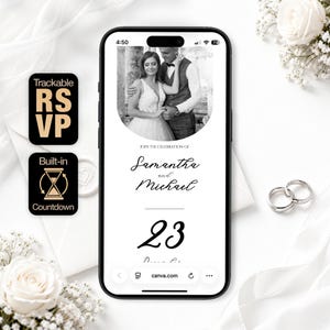 Op de afbeelding: Een smartphone toont een huwelijksuitnodiging met een zwart-wit foto van een stel. De uitnodiging bevat de namen "Samantha en Michael" en het nummer "23". Er zijn ook pictogrammen voor "Trackable RSVP" en "Built-in Countdown".