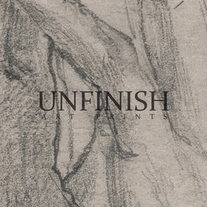 Pode incluir: Uma imagem em preto e branco com o texto "UNFINISH ART PRINTS" sobre um fundo texturizado.