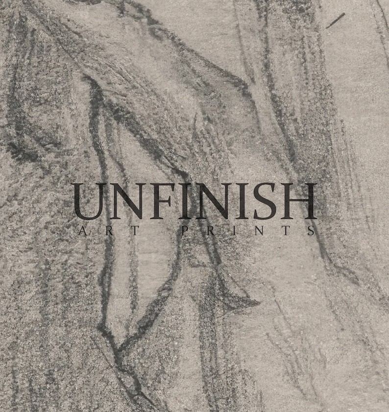 Pode incluir: Uma imagem em preto e branco com o texto "UNFINISH ART PRINTS" sobre um fundo texturizado.